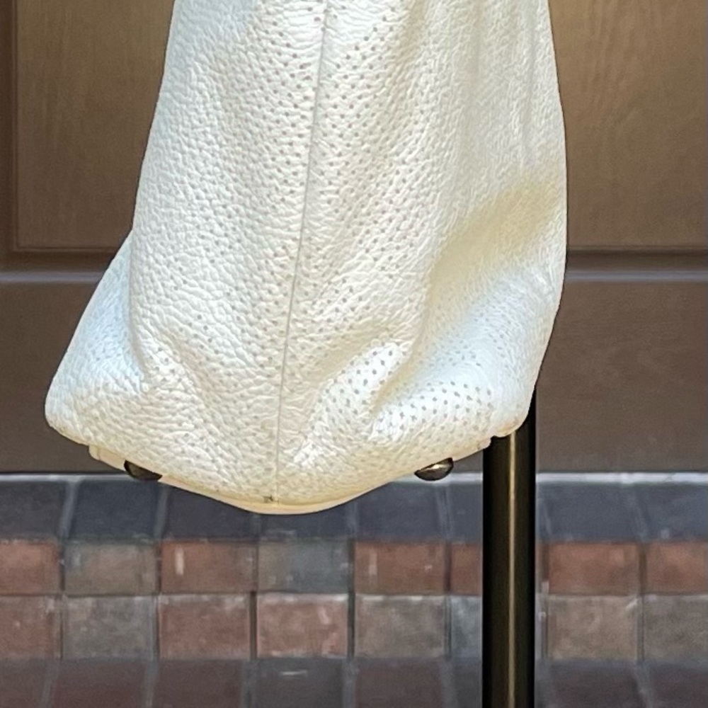 Chanel white lambskin leather tote - Picture 8 of 16